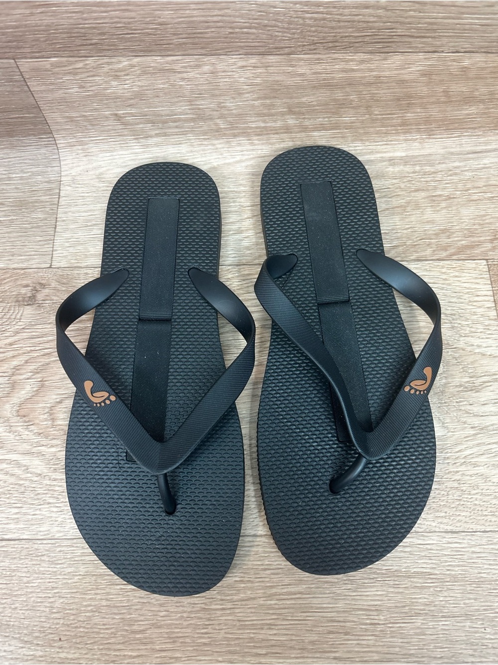 Earthing Coachella Grounded Flip Flops in black